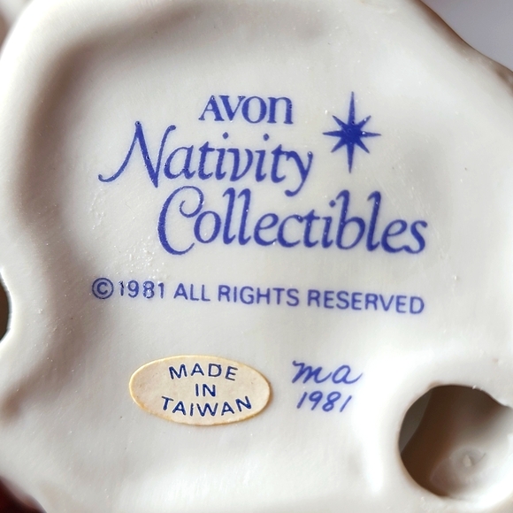 1991 Avon Nativity  Collectibles. Holy Family Three Porcelain Figurines. - Picture 9 of 9
